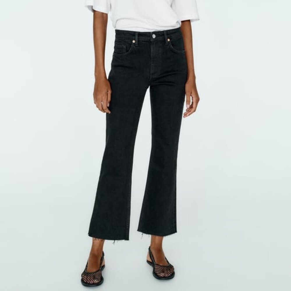 ZARA MID-RISE FLARE CROPPED JEANS (NWT)